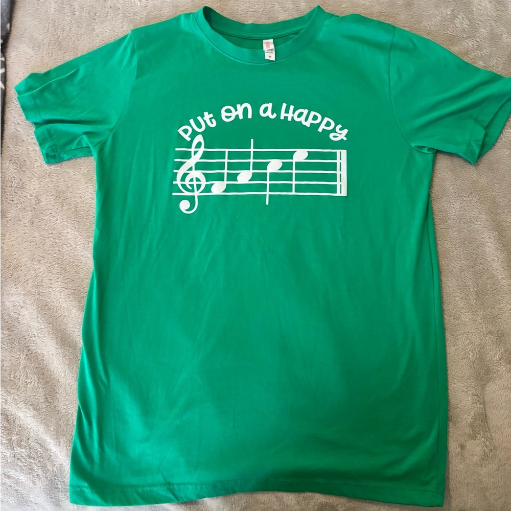 Women’s Medium Green Graphic Tee with Musical Note Design